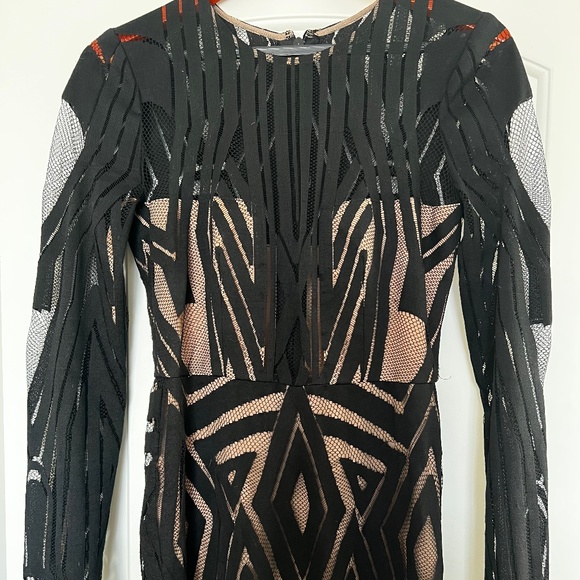 BCBG Max Azria Veira Geometric Formal Long-Sleeved Gown Sz 4 - Picture 4 of 7